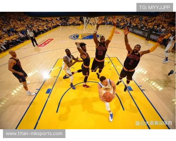 约翰逊闪耀总决赛荣膺MVP，带领球队夺冠彰显领袖风采