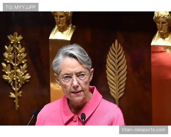 贝肯鲍尔足球智慧持续塑造现代战术体系与团队协作理念 贝肯鲍尔足球智慧持续塑造现代战术体系与团队协作理念